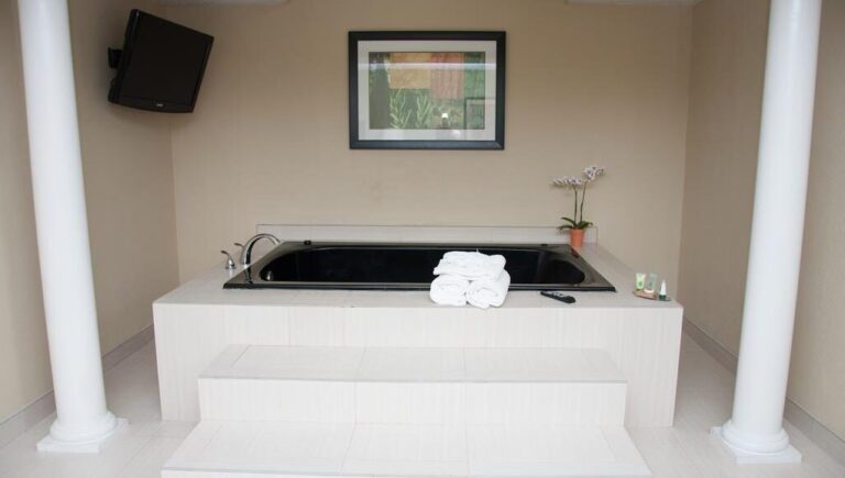 jacuzzi suites tx