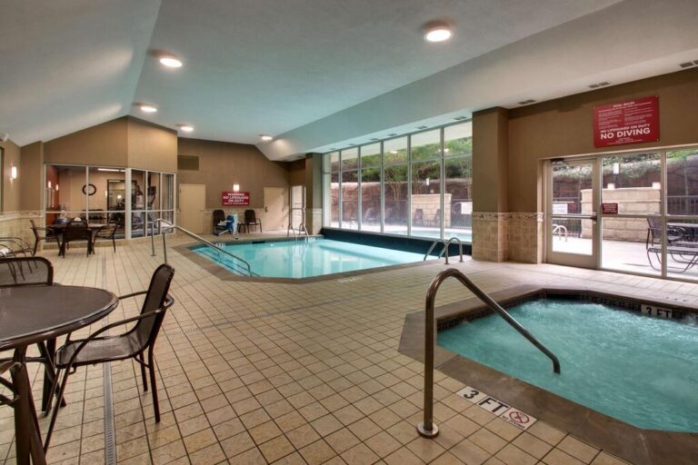 hot tub and pool in nc hotel