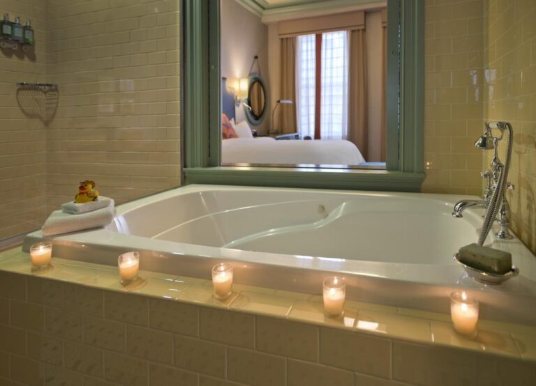 hot tub in room in houston tx