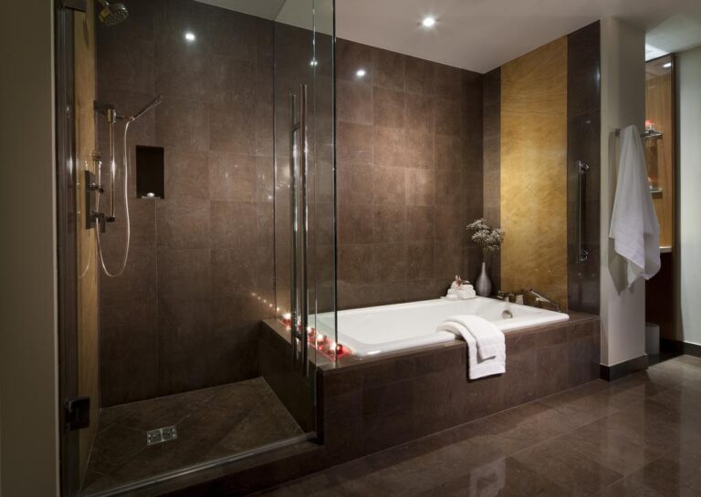 romantic miami hotel room with jacuzzi tub