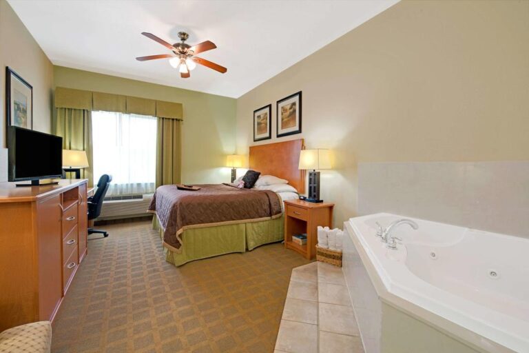 hotels with jacuzzi in room austin tx