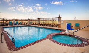 hot tub and pool in fort worth hotel