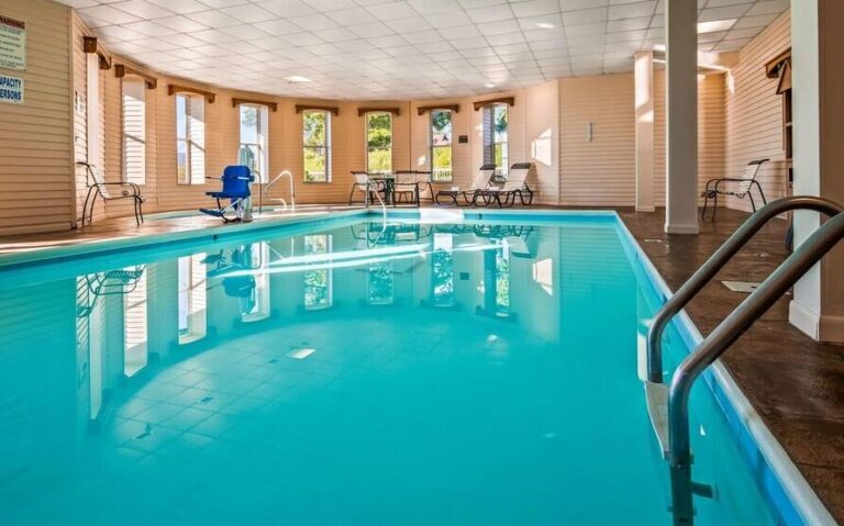ashland wi hotel with pool