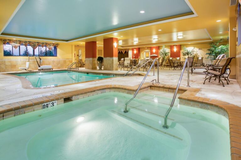 indiana hotels with pool and hot tub