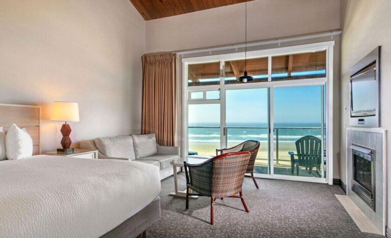 oregon coast hotel with jacuzzi suites