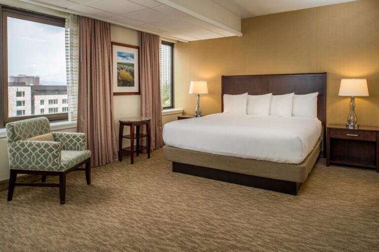 hotels with jacuzzi in room oregon portland