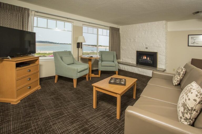 jacuzzi suite with view oregon coast
