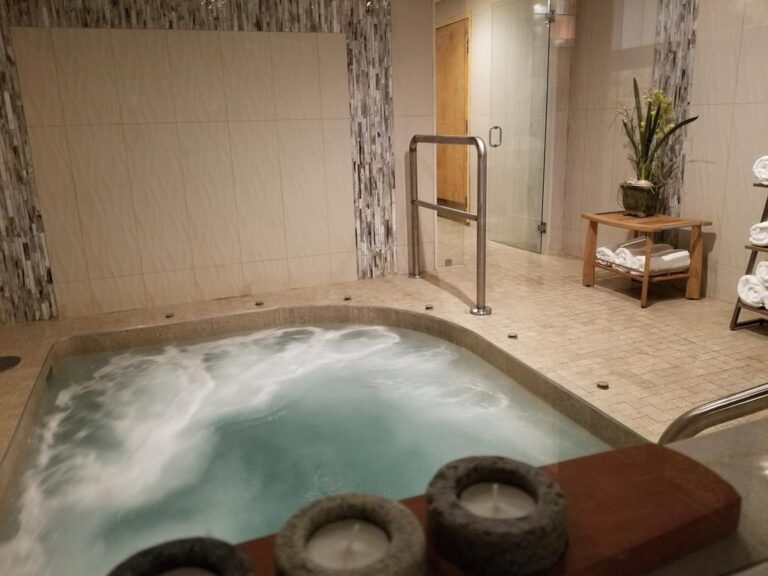 hot tub in portland hotel, maine