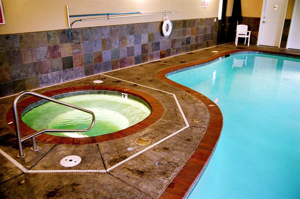 hot tub and pool in oregon