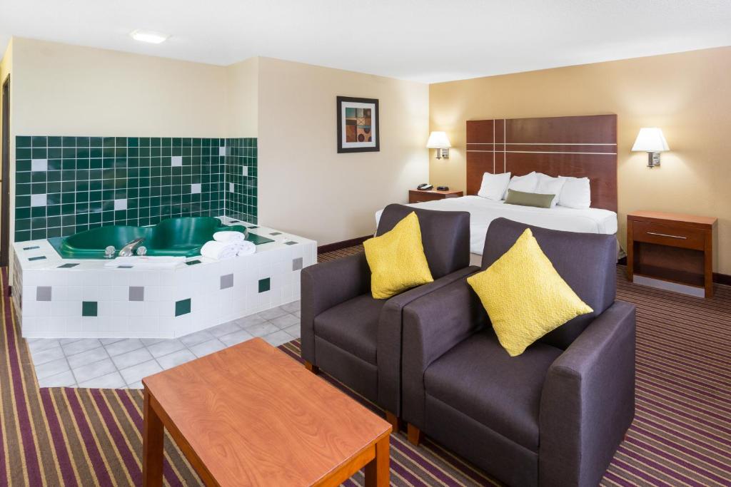 whirlpool room in bowling green