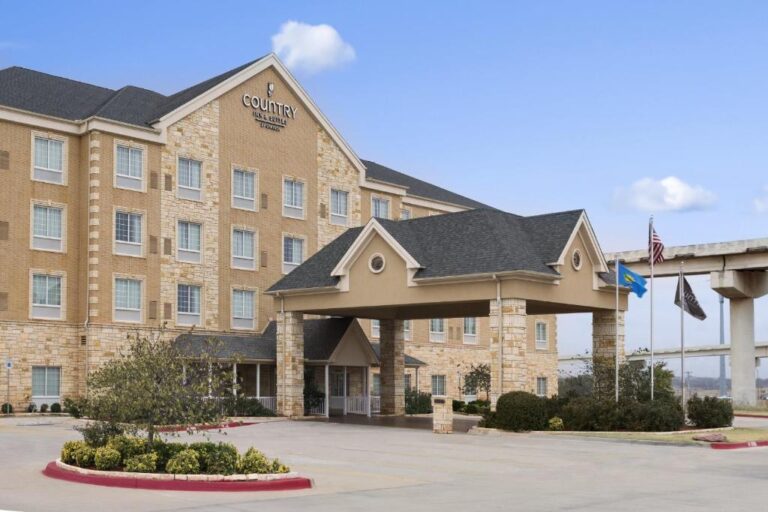 hotels with hot tub in room in oklahoma