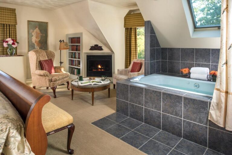 jacuzzi in room