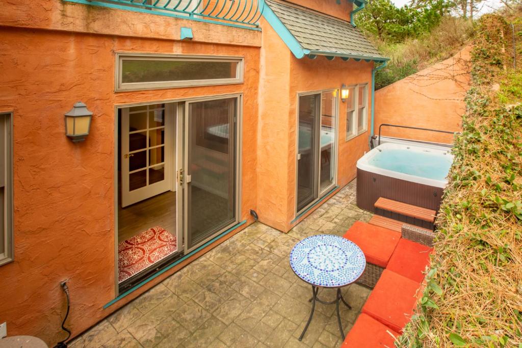 Hotels with hot tub in room in California ️ Suites 2022 & Hot tubs