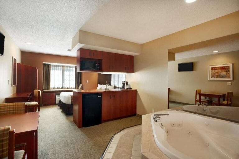 jacuzzi in room in dover nh