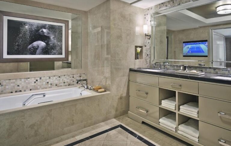private bath with jetted tub