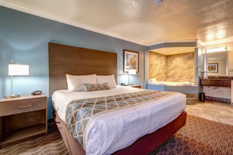 hotels in albaquerque with jacuzzi rooms