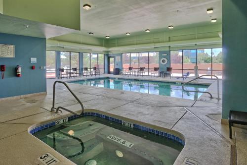 hot tub and pool in nm hotel