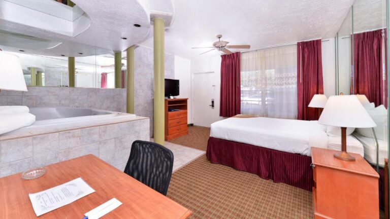 hotels with jacuzzi in room in nm