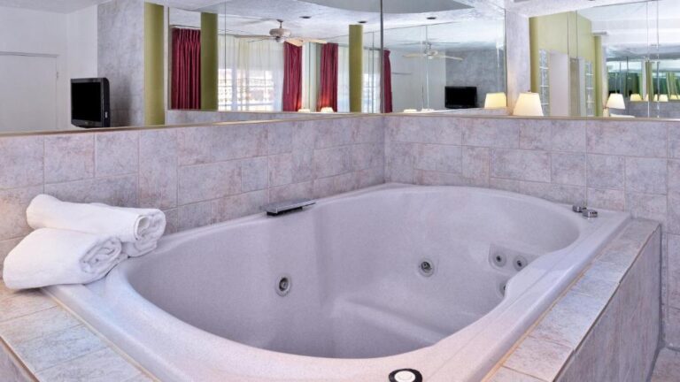 hot tub suite in nm