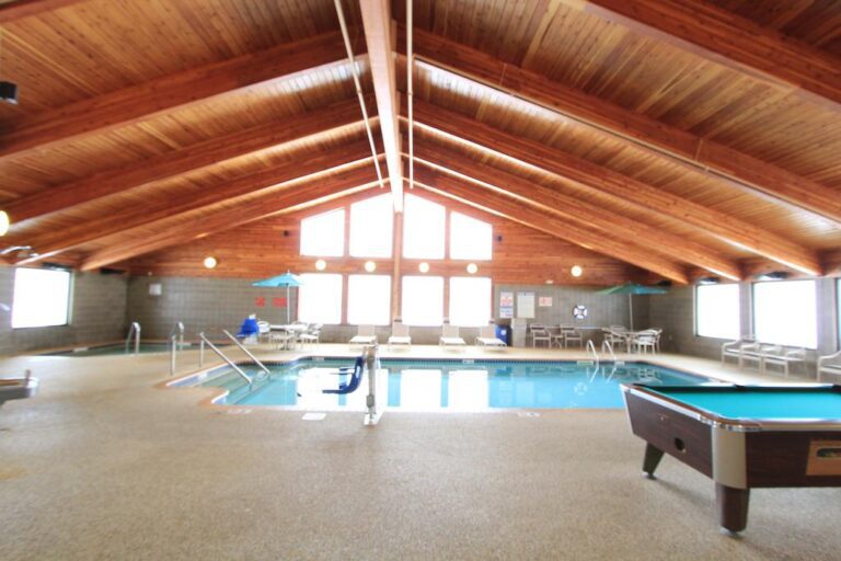 cedar rapids ia hotel with indoor pool and hot tub