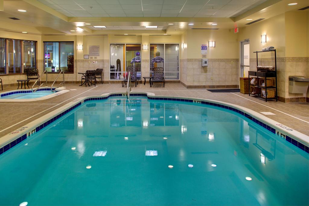 hot tub and pool in va hotel