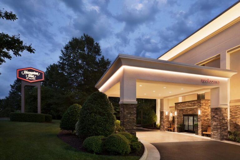 hotel with jacuzzi in room in richmond va