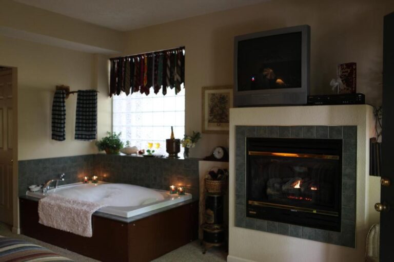 jacuzzi and fireplace in room in missouri
