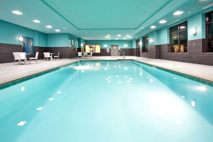 hotel pool in norfolk va