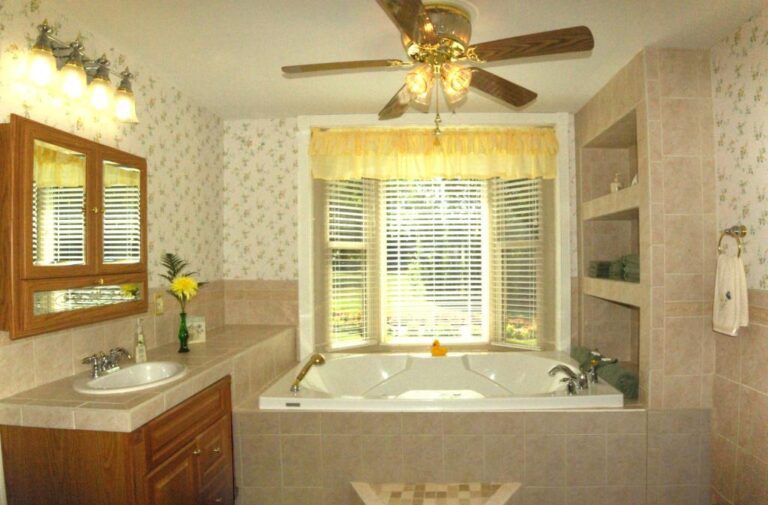 hotels with jacuzzi in room missouri
