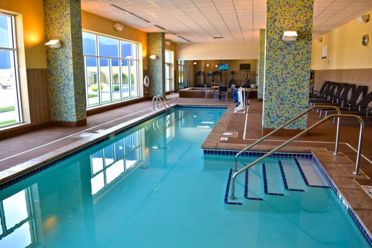 davenport iowa hotel with indoor pool