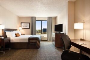 hotels with jacuzzi in room in fargo nd
