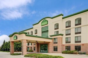 hotels in fargo nd with jacuzzi suites