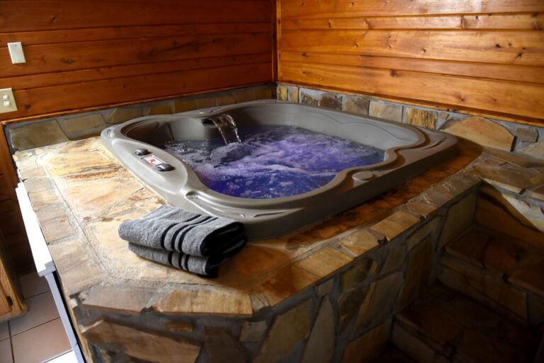 hotels in ga with jacuzzi in room