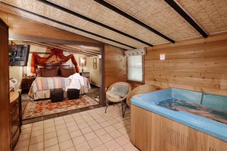 hotels with private hot tubs in room in pa