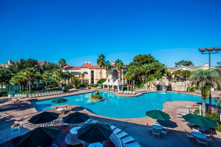 hotel with pool in orlando fl