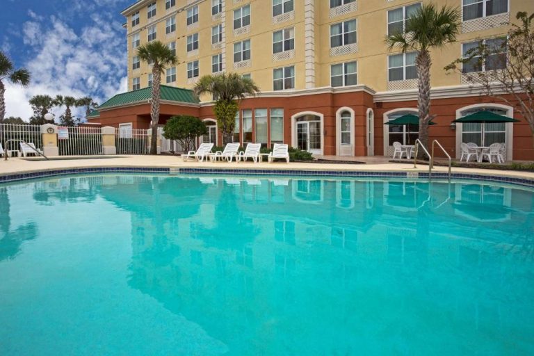 hotel pool in florida
