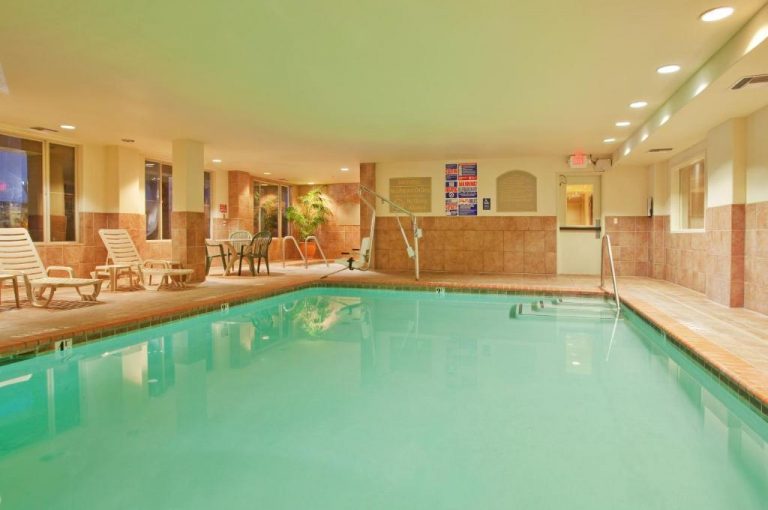 hotels with indoor pool and hot tub near sacramento ca