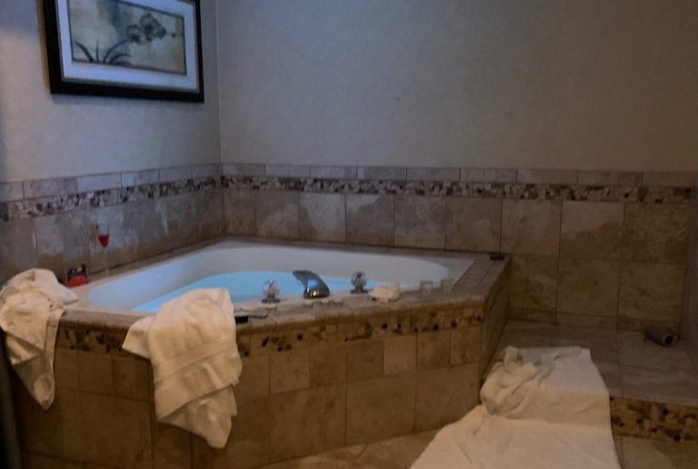 jacuzzi suites in pittsfield ma