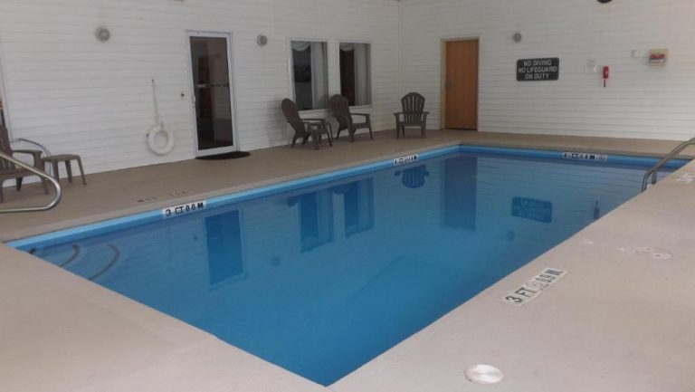 hotels with indoor pool in georgia