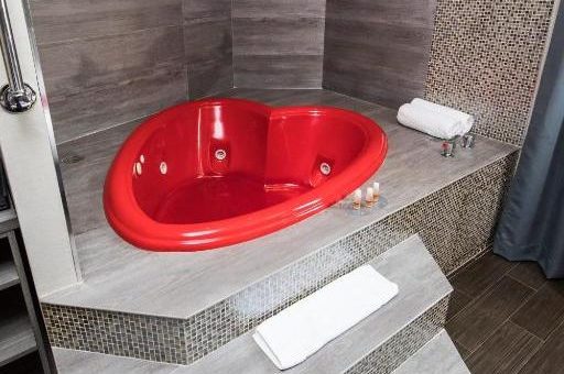 most romantic hotel with jacuzzi tub in NYC