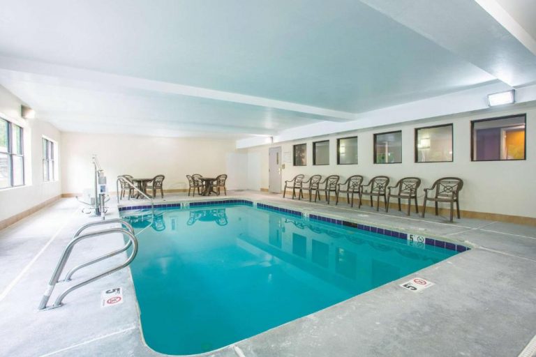 hotel with indoor pool georgia