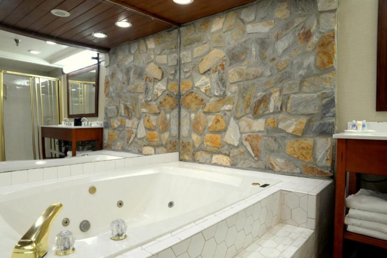 hotels with jacuzzi in room in durham nc