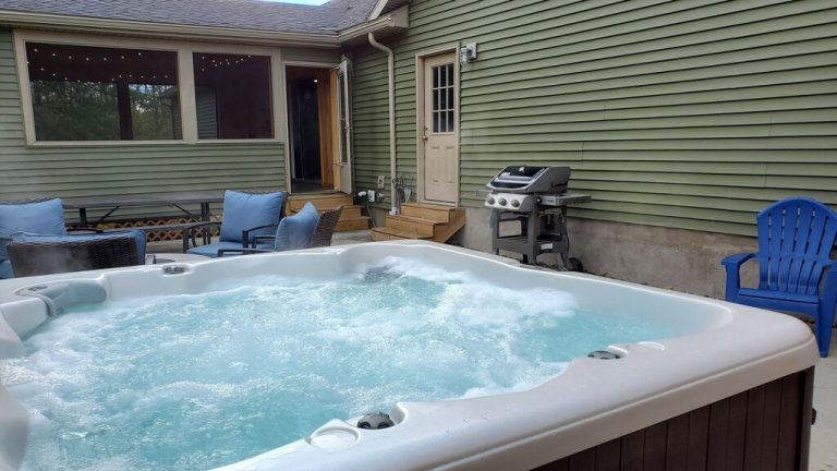 ithaca home with private jacuzzi