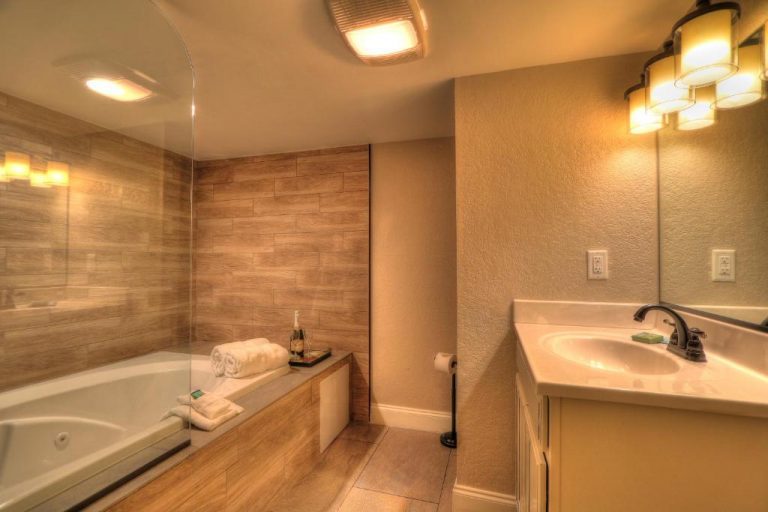 hotels with private hot tubs in gatlinburg