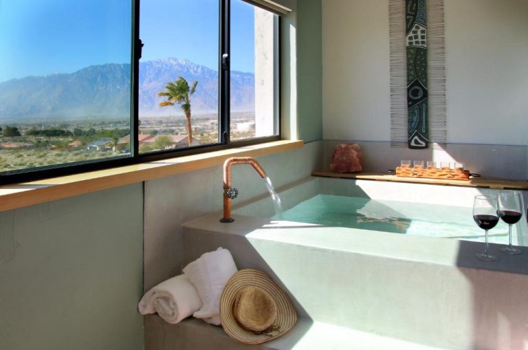 hotel with jacuzzi in room in palm springs