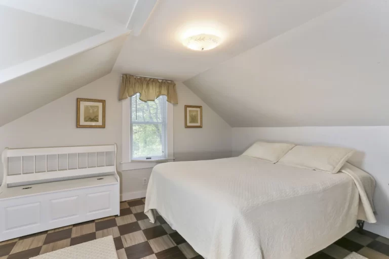 cozy accommodation for couples in Cape Cod