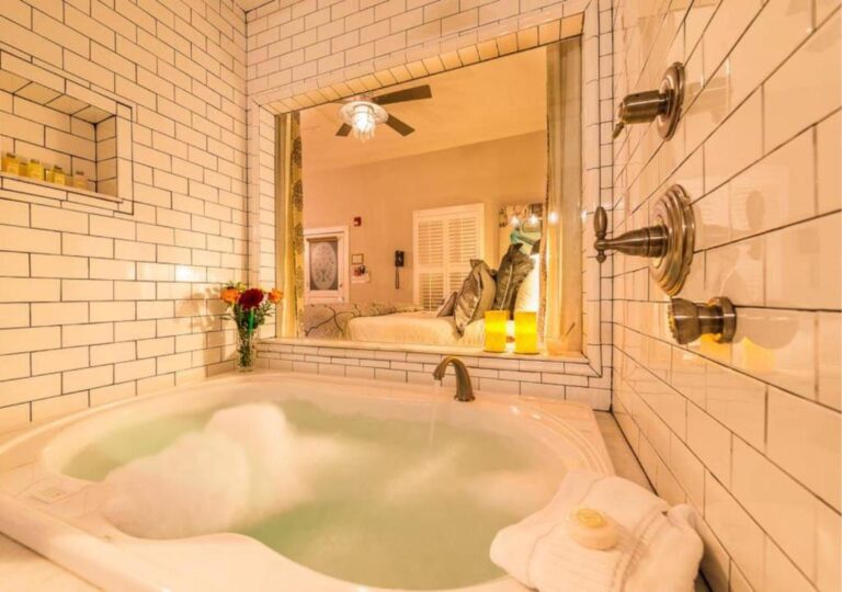 hotel for couples in St.Agustine Florida with hot tub