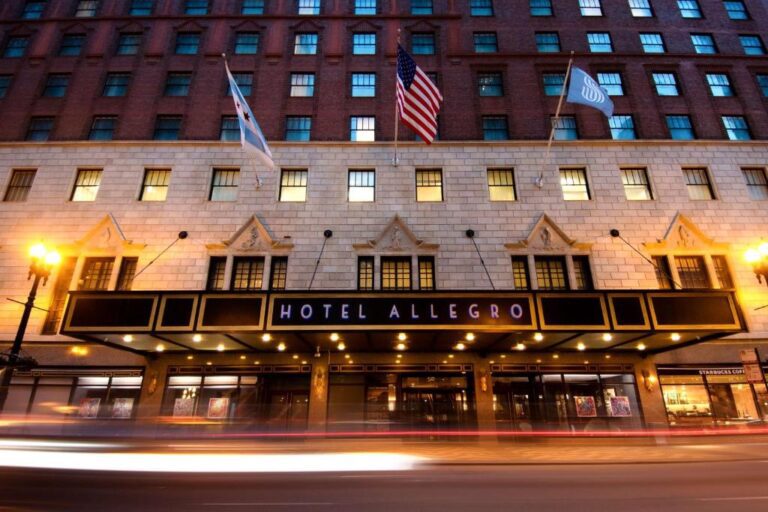 hotel for couples vacation in Chicago