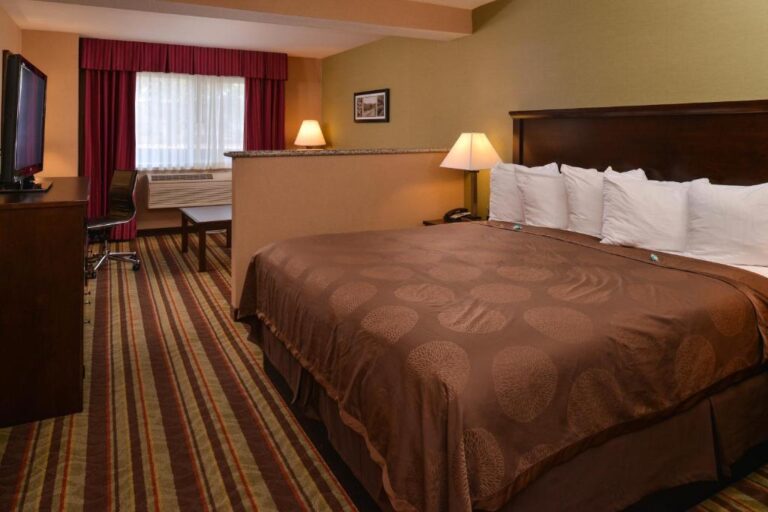 hotels for couples in Oregon