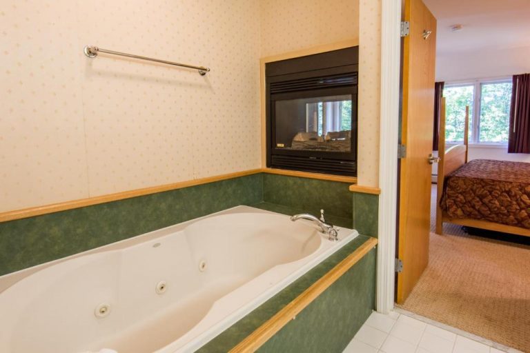hotels in Vermont for couples getaway with hot tub